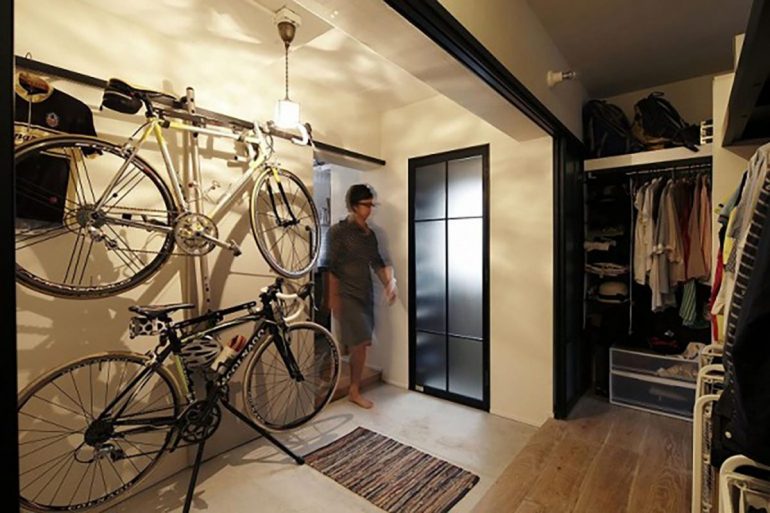 自転車とバルコニー