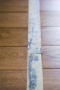 渡り廊下と並ぶ教室