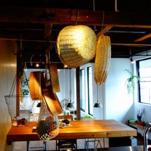 手を入れて住まいをつくる“見せるキッチン収納”